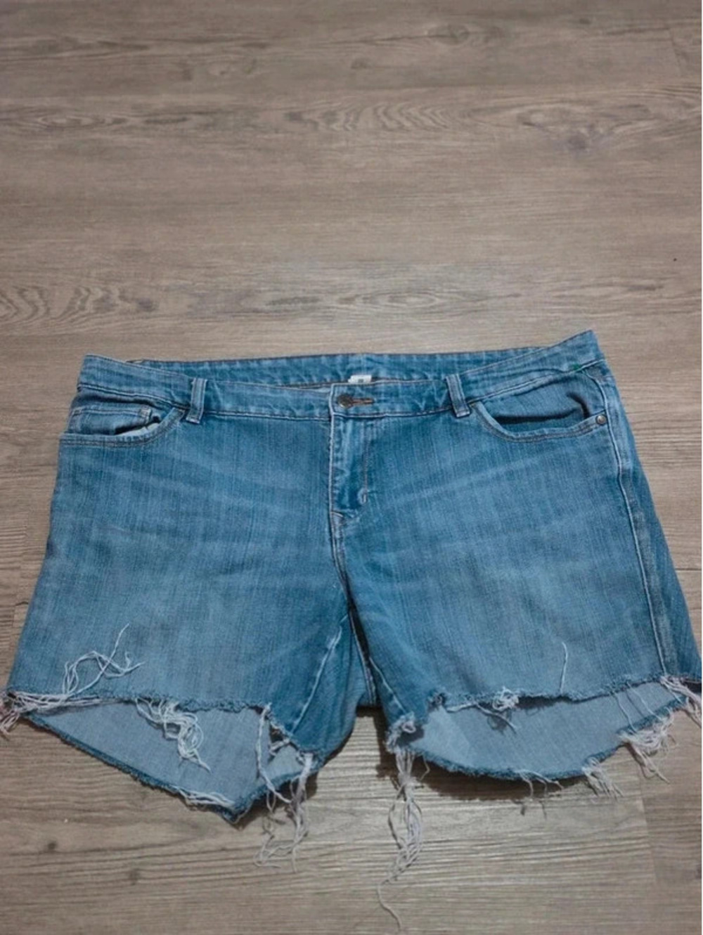 Old Navy Plus High-Waisted Raw Hem Denim Shorts - Size 18